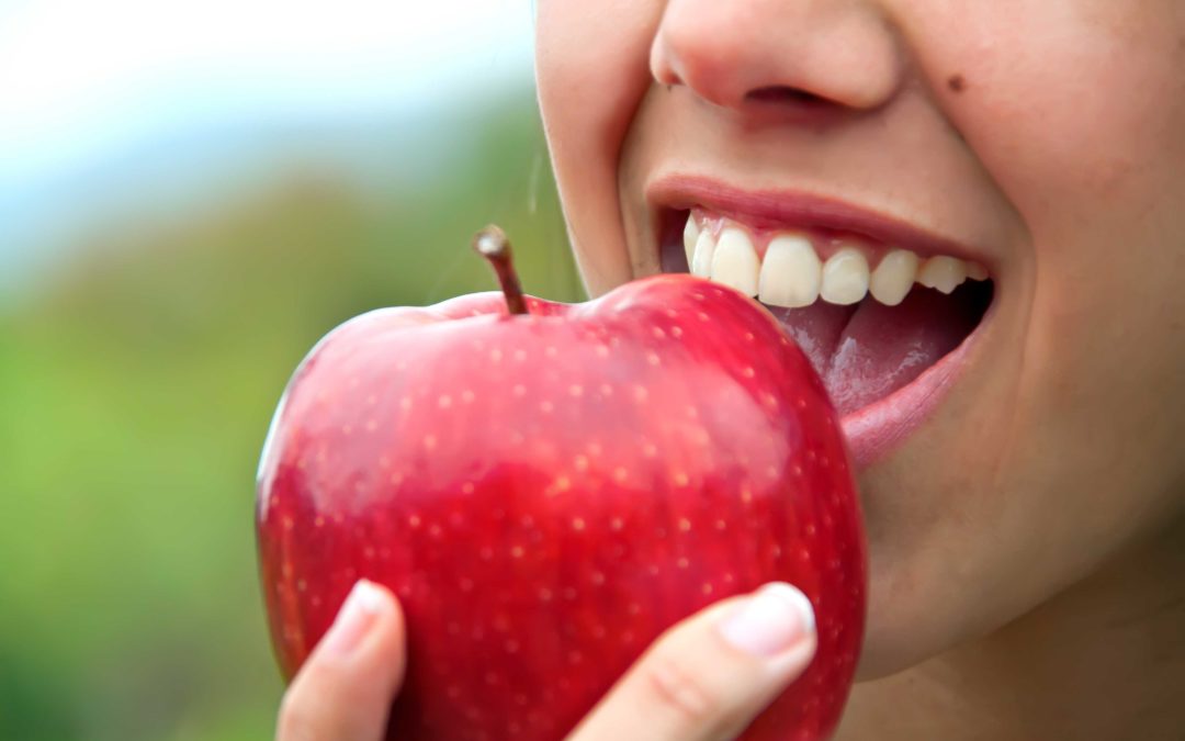 Zahngesunde Ernährung – Maßnahmen, um Zähne gesund zu halten